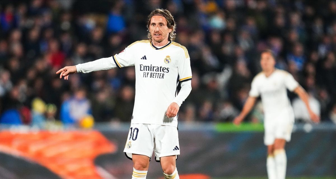 real-madrid:-“it’s-difficult-to-leave-such-a-legend-on-the-bench”-admits-ancelotti-on-modric
