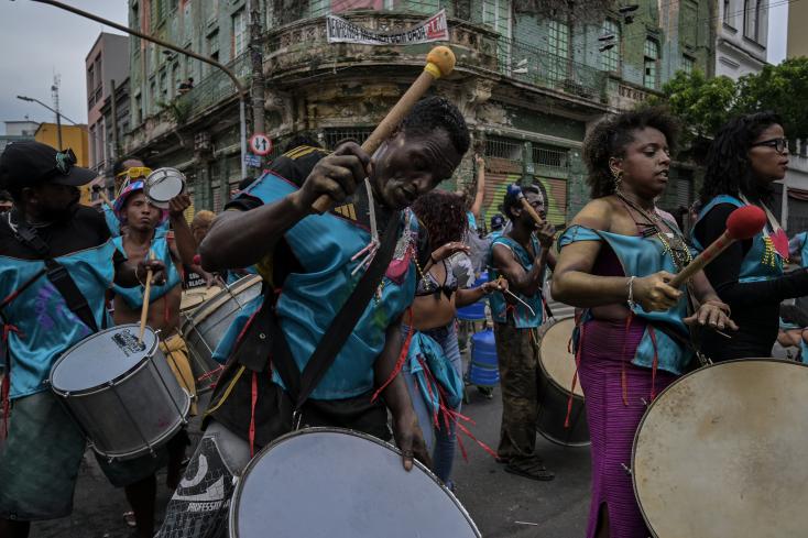 carnival-brings-joy-to-brazil’s-crack-hell