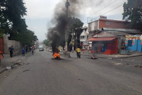 crisis:-third-week-of-disruption-of-school-activities,-in-a-context-of-general-strike-and-anti-government-mobilizations-in-haiti