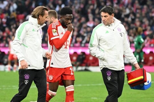 bayern-munich:-injured-in-the-knee,-davies-will-be-absent-for-several-weeks