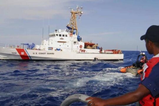 the-us-coast-guard-repatriates-nearly-80-dominicans-and-haitians