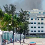 haiti:-the-resigning-government-believes-in-its-curfew,-the-gangs-continue-to-set-fires