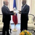 the-spanish-ambassador-to-haiti-presents-his-cabinet-letters-to-chancellor-jean-victor-gnus