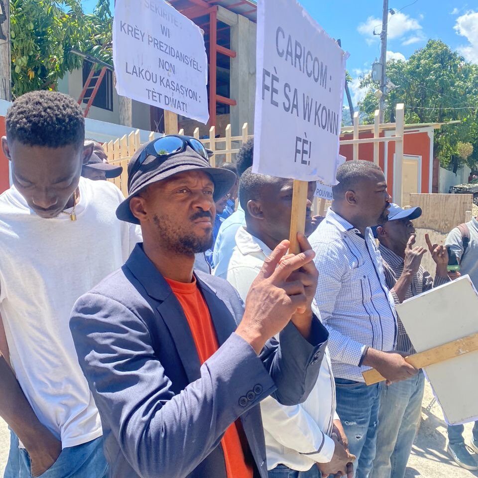 a-sit-in-in-front-of-the-national-press-in-protest-at-the-possible-publication-of-an-unconstitutional-decree-for-the-benefit-of-the-caricom-presidential-council-project