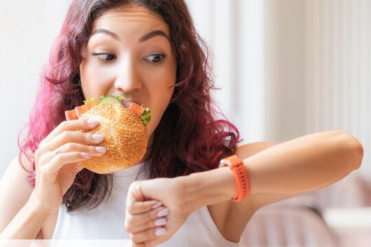 are-you-eating-too-quickly?-a-psychologist-explains-why-and-how-to-slow-down