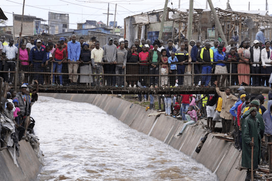 anger-in-kenya:-aid-of-75-dollars-for-each-house-demolished-in-flood-zones,-and-tear-gas-from-the-police-to-calm-the-spirits