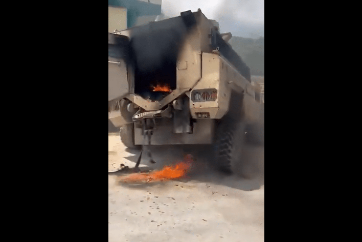 gressier:-an-armored-pnh-vehicle-set-on-fire-by-gangs,-confusion-over-the-victims-in-a-deserted-town