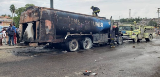 delmas:-a-tanker-truck-attacked-by-armed-bandits-exploded-at-carrefour-de-l’aroport-and-caused-damage