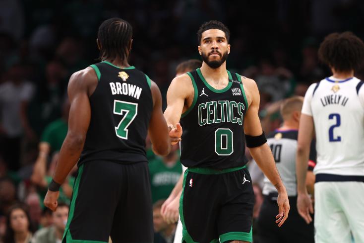 nba-final:-boston-contains-a-clumsy-dallas-and-leads-2-0
