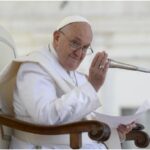 pope-francis-urges-priests-to-limit-homilies-to-8-minutes-to-prevent-the-faithful-from-falling-asleep