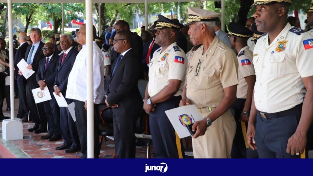 the-cpt-and-pm-gary-conille-participate-in-the-ceremony-of-handing-over-parchments-to-455-police-officers-from-the-pnh’s-specialized-units