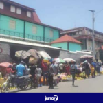 lalue-road-transformed-into-market-and-bus-station