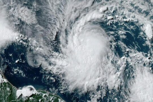 the-caribbean-threatened-by-hurricane-bryl,-the-first-of-the-season
