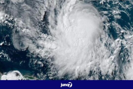 the-caribbean-is-on-alert-in-the-face-of-dangerous-hurricane-beryl