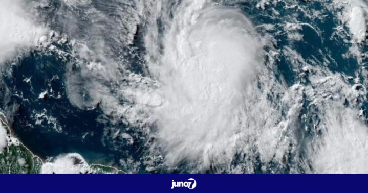 the-caribbean-is-on-alert-in-the-face-of-dangerous-hurricane-beryl