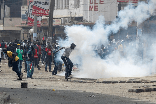 kenya-in-turmoil-|-tear-gas-and-stone-throwing:-protesters-demand-ruto’s-departure